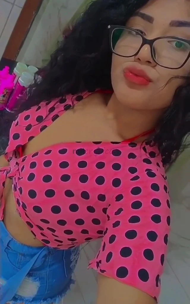 Meu trabalho e show na chamada de video eu peladinha mim masturbando com penis de borracha coloco no cuzinho tambem 50 reais durante 15 minutos vendo...