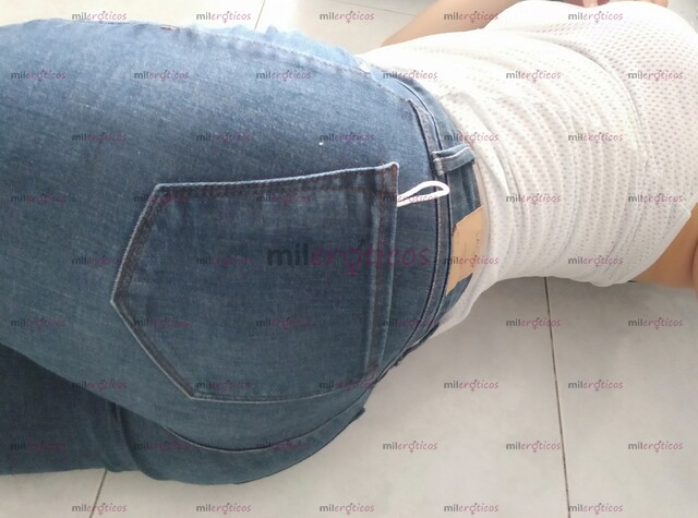 FOTOS DE HERMOSA CHICA DE PIEL BLANCA SUAVE, COMPLACIENTE Y MUY CALIENTE