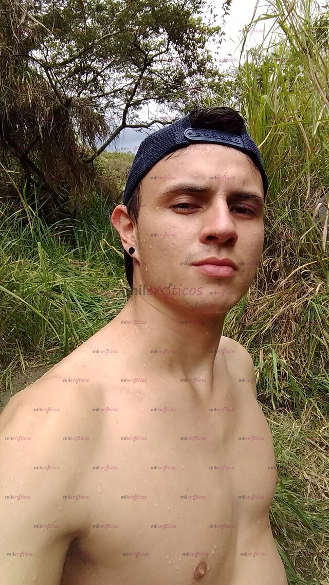 FOTOS DE JOVEN DESCOMPLICADO Y COMPLACIENTE VERGA DE 19 CMS LECHERO