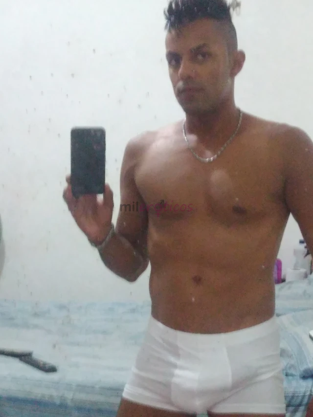 Alex 23 cm morenaco 29 anos 1 77 de altura 80 kg corpo definido kaliente e bem safado um puto na cama carinhoso moreno claro afim de curti uma transa...