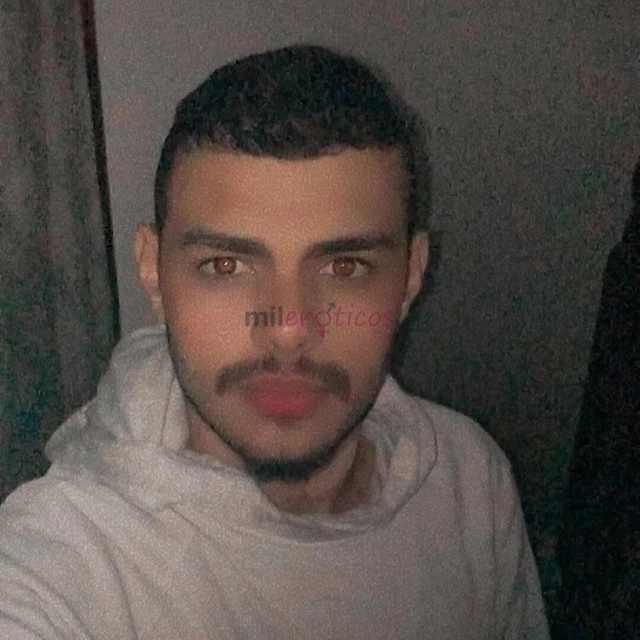 Ola meu bem me chamo matheus tenho 22 anos de idade estudante de enfermagem pretendo cursar medicina magro 180 cm pardo de cabelos castanhos escuros o...