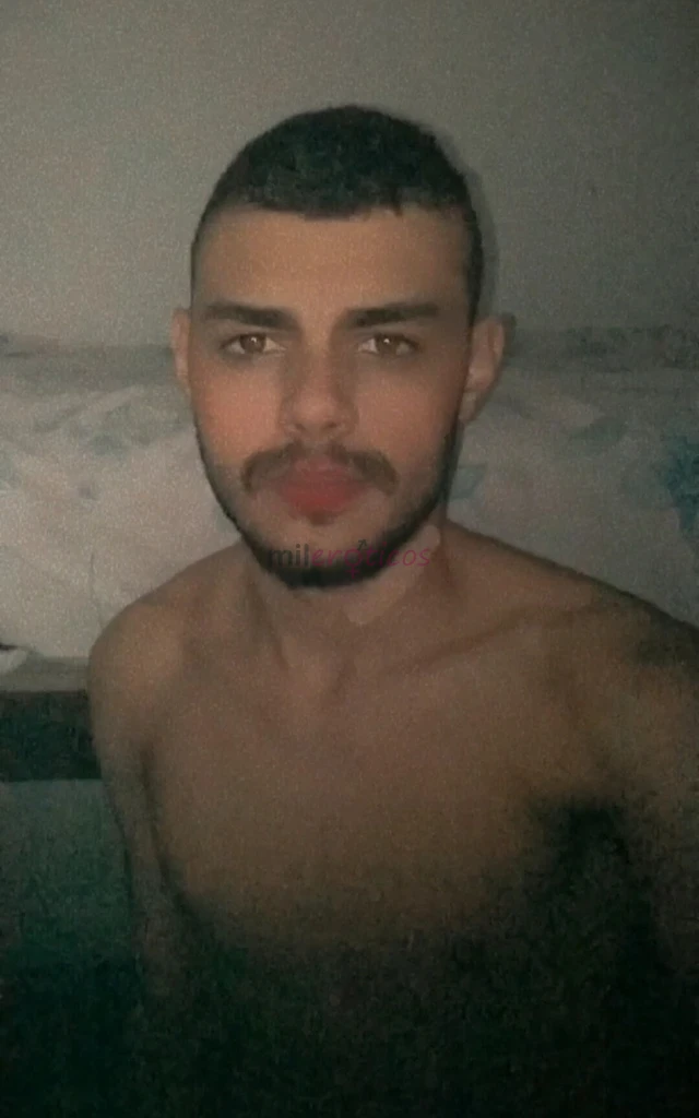 Ola meu bem me chamo matheus tenho 22 anos de idade estudante de enfermagem pretendo cursar medicina magro 180 cm pardo de cabelos castanhos escuros o...