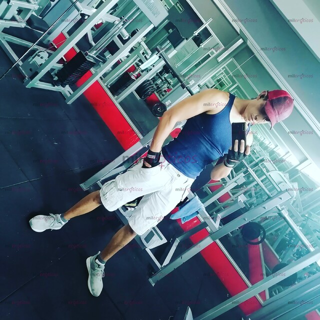 FOTOS DE MACHO 1.87 DE ALTO 20 CENTÍMETROS DE CARNE COLGANDO GUAPO Y ATLETICO