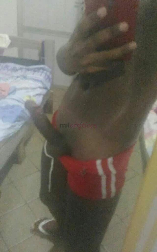 Venha realizar seus mais intimos fetiche com esse cara ativo safado carinhoso e putasso sou negro 1 76 71 kg barba pau de 19 cm curto pra caralho chup...