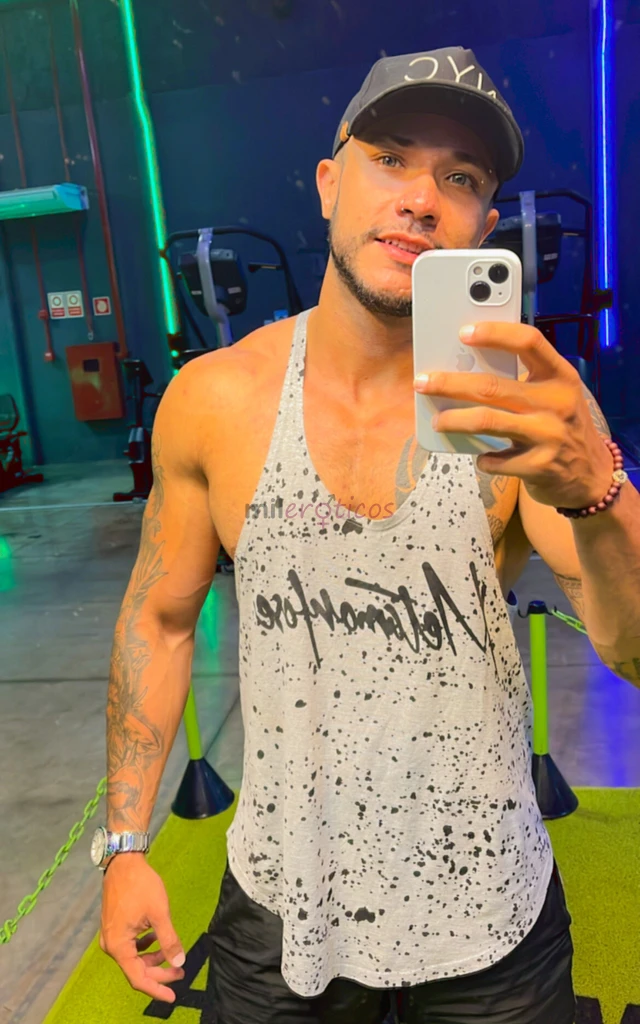 Sou tom acompanhante stripper e faco shows de sexo explicito dote 22 cm grosso e durao 1 86 96 kgsou ativo safado nao chupo rola e nem faco passivo po...