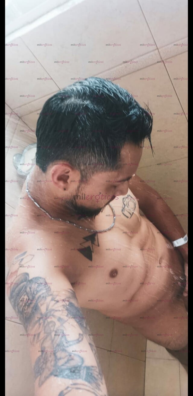 MORENO TATUADO CON UNA DELICIOSA VERGA MORENA ESQUISITA Y LECHOSA  (23221285) - MILERÓTICOS