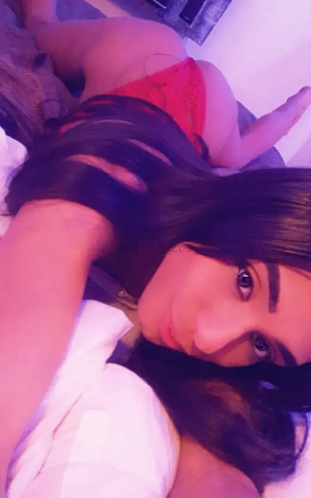 Hola amor soy coralba transexual totalmente real tal cual como me miras en las fotos de mis anuncio morena delgadita de hermoso cuerpo y una rica verg...