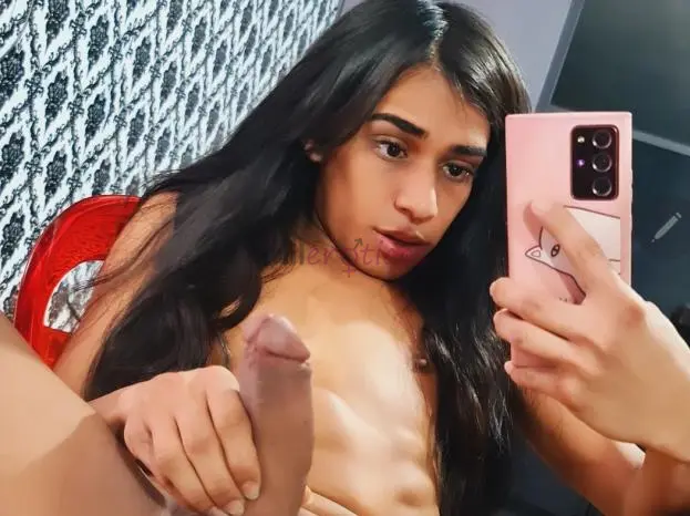 Holiis soy coralba una chica transexual venezolana estupenda tu amante ideal activa pasiva cuerpo delgado tonificado cabellera larga negra piel suave...