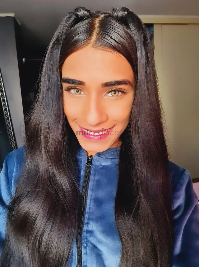Hola mis amores soy coralba una sensacional y real nina transexual venezolana de figura esbelta tonificada piel canela cabellera larga negra y unos ri...