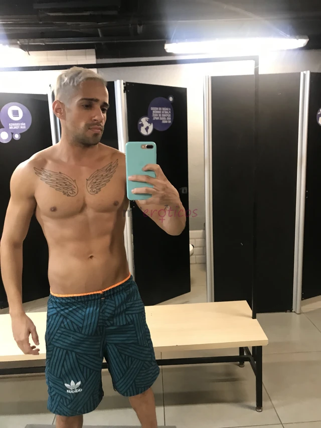 Prazer sou rafael 1 75 de altura e 70 kg malhado dote 22 cm grosso atendo somente homens tenho local bastante discreto e limpo no bueno curto tudo sem...