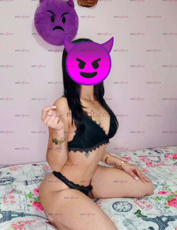 FOTOS DE ANDREA SEXY, COMPLACIENTE, NALGONA, TODO UN MANJAR DISPONIBLE PARA TI
