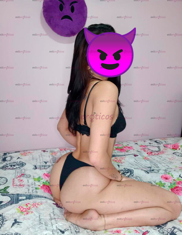 FOTOS DE ANDREA SEXY, COMPLACIENTE, NALGONA, TODO UN MANJAR DISPONIBLE PARA TI