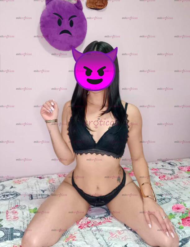 FOTOS DE ANDREA SEXY, COMPLACIENTE, NALGONA, TODO UN MANJAR DISPONIBLE PARA TI