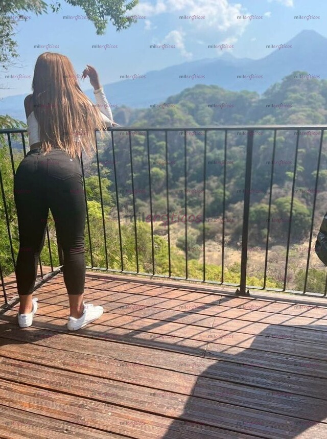 FOTOS DE HERMOSA NIÑA TRANS CON UN CULO SÚPER APRETADITO