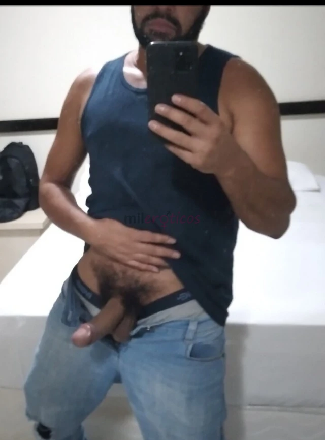 Moreno claro barba 175 alt 75 kg parrudo 35 a 20 cm grosso sacao pentelhudo safado sem frescura liberal para homens e casais bi realizo suas fantasias...
