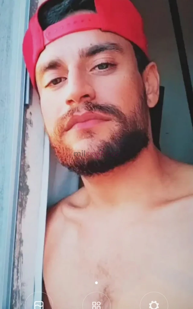 Sou o rafa tenho 20 anos 1 70 de altura 20 cm de rola peso 67 k bastante safado demoro a gozar e gozo farto a minha pica e bem grossa e suculenta sou...