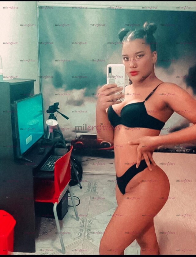 FOTOS DE SOY UNA VERDADERA PUTITA EN LA CAMA ME MUEVO DELICIOSO..