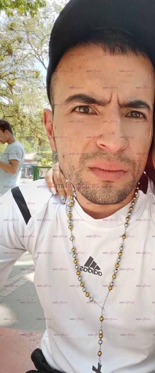 FOTOS DE BISEXUAL DEPRAVADO CON GANAS DE CHOCHA Y CULO