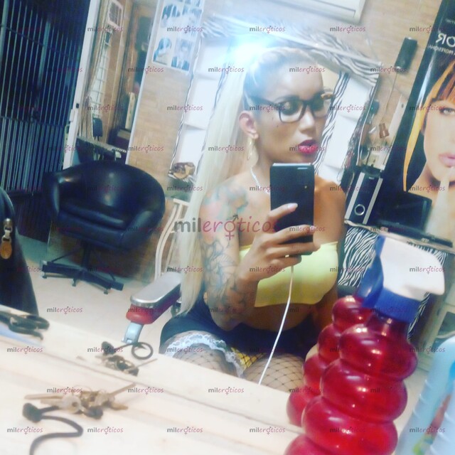 FOTOS DE PROMOCIÓN CON LUGAR SOY UNA PERRA PARA LA BERGA