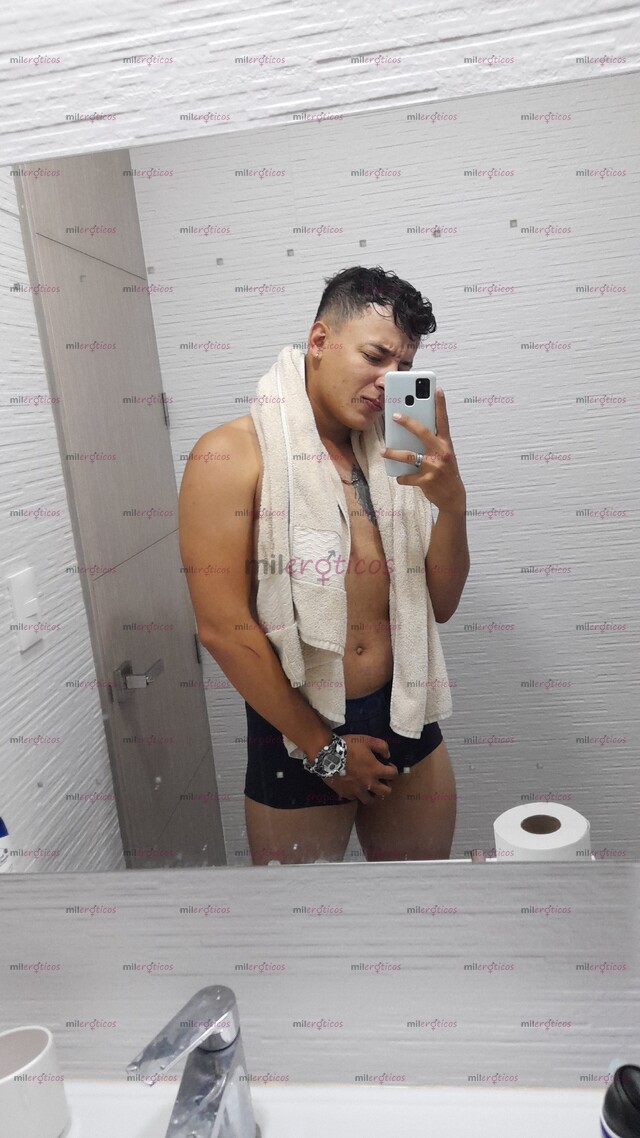 FOTOS DE JOVEN CON MUCHAS GANAS Y MUCHA LECHE BUENA ENERGIA PARA PODER TRASPASARTE