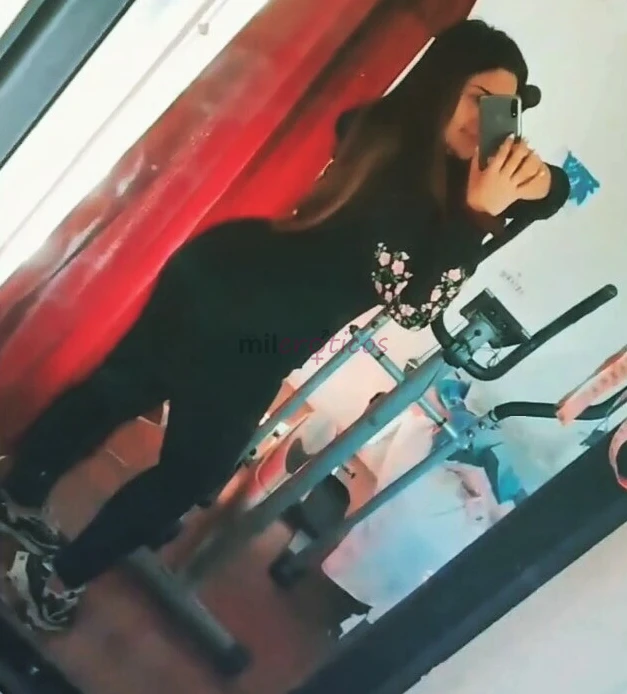 Hola mis amores soy candy una golosa de 19 anitos me encanta que me penetren rico me gusta mamarlo y que me den duro tengo mi lugar para coger bien ri...