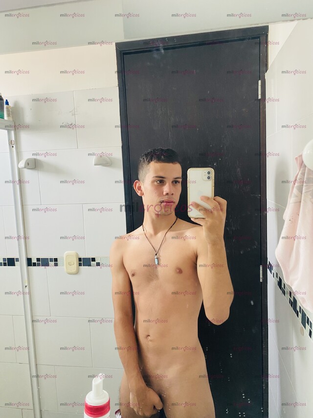 FOTOS DE HOLA LINDO CHICO JOVEN CON UNA BUENA COLITA