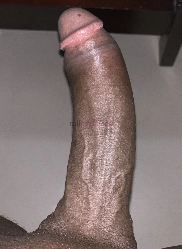 Hola estoy aqui para hacerte sentir el placer que deseas solo contactame mis 21 centimetros y yo estamos para complacer todas tus fantasiasolvida tus...