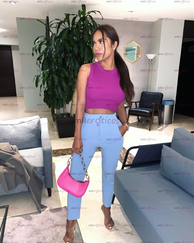 FOTOS DE MORENA PETITTE ,EDUCADA CON TEMA DE CONVERSACIÓN