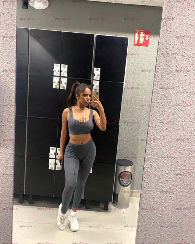 FOTOS DE MORENA PETITTE ,EDUCADA CON TEMA DE CONVERSACIÓN