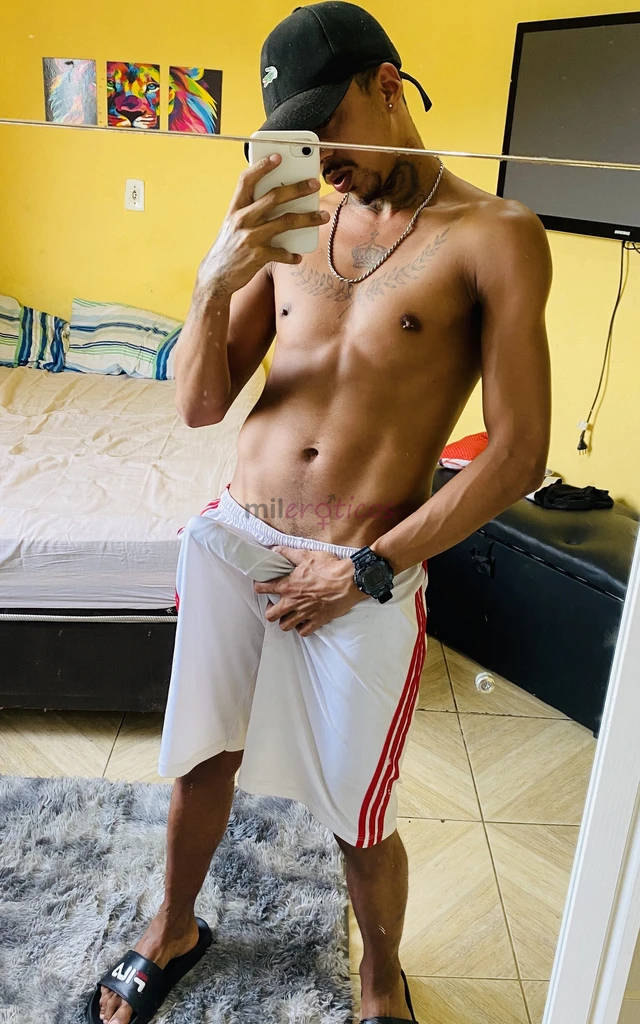 Gif21 anos discreto safado e dotado com 21 cm sempre disposto a realizar fetiches e gozar gostoso com local em jacarepagua tranquilo e educado sou a c...