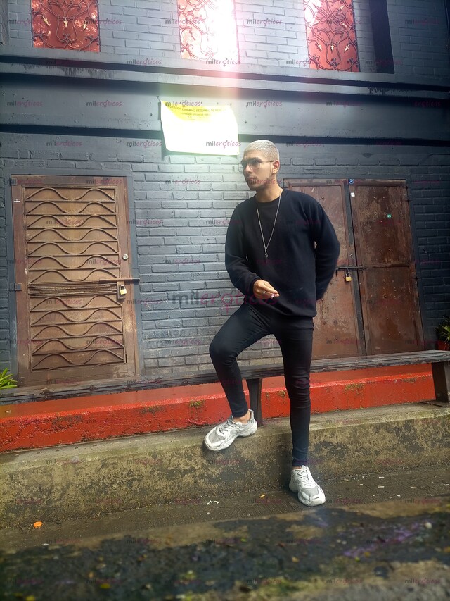 FOTOS DE SUMISO, TATUADO EN PROVENZA, SOLO DOMICILIO Y PARA ACTIVOS