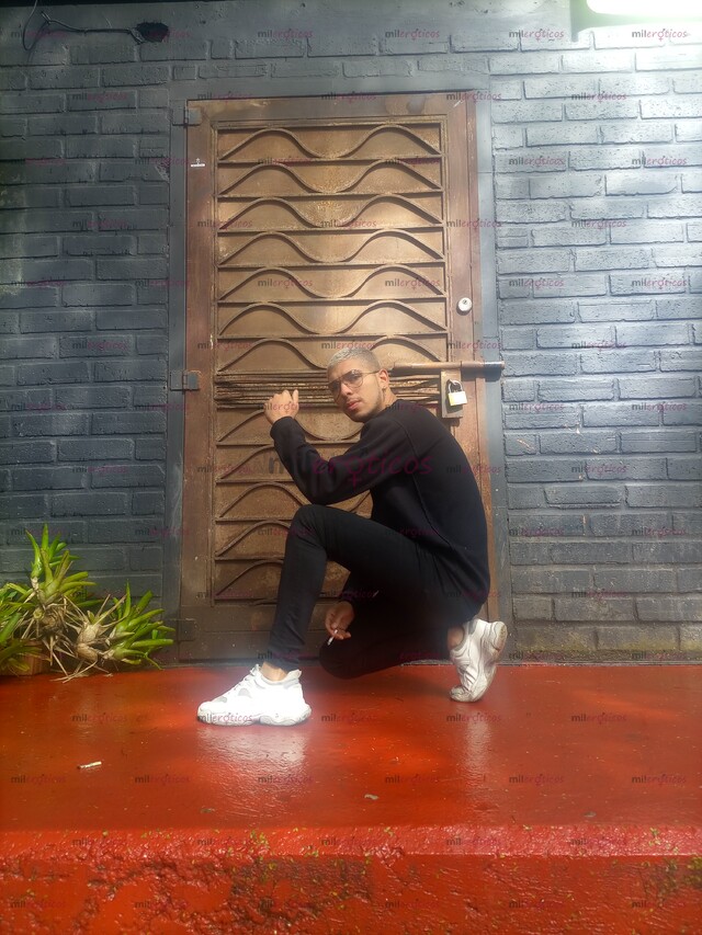 FOTOS DE SUMISO, TATUADO EN PROVENZA, SOLO DOMICILIO Y PARA ACTIVOS