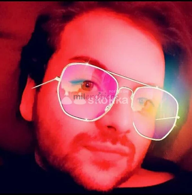 Soy ignacio muy apasionado versatil act me gusta el roce el morbo trato especial sin afanes te hare gosar bb te dare lujuria pasion todo tu cuerpo sen...