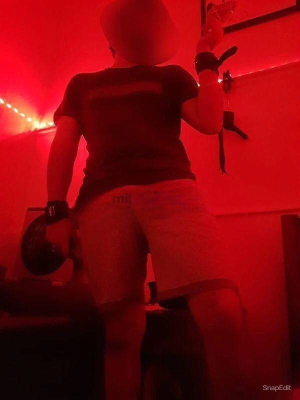 Soy ignacio muy apasionado versatil act me gusta el roce el morbo trato especial sin afanes te hare gosar bb te dare lujuria pasion todo tu cuerpo sen...