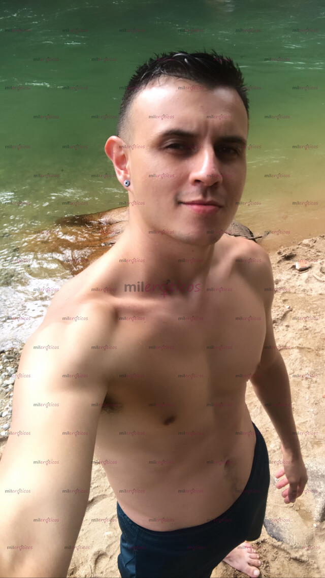 FOTOS DE JOVEN DESCOMPLICADO Y COMPLACIENTE VERGA DE 19 CMS LECHERO