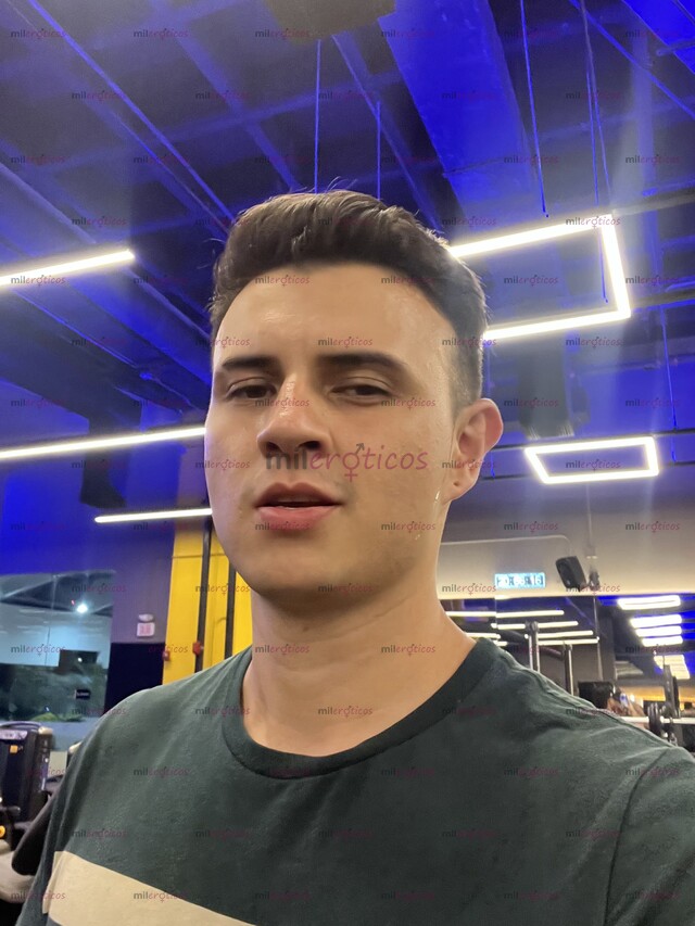 FOTOS DE JOVEN DESCOMPLICADO Y COMPLACIENTE VERGA DE 19 CMS LECHERO