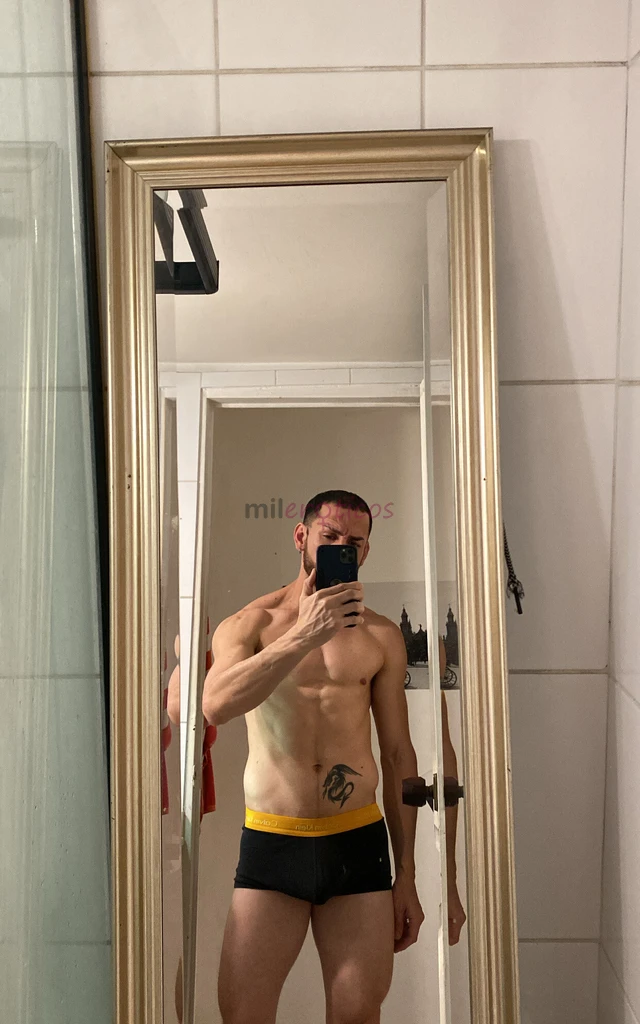 Soy un man 100 activo ful discrecion varonil morboso dominante con buena dotaciontambien doy buena compania para pasar un buen momento agradable dispu...