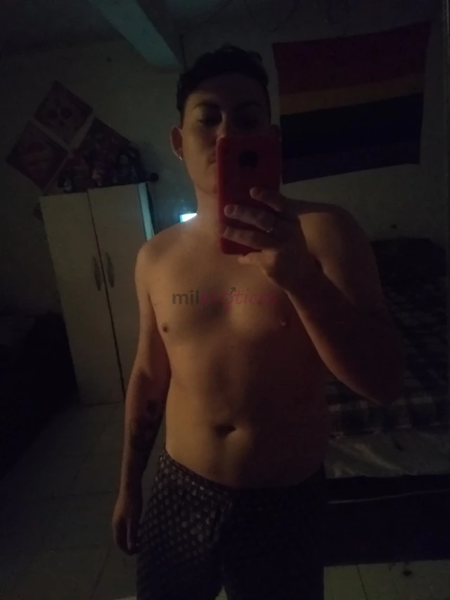 Branquinho safado e liberal amp faco massagem relaxante e tantrica podendo ter finalizacao amp possuo local seguro e discreto proximo a estacao de tre...
