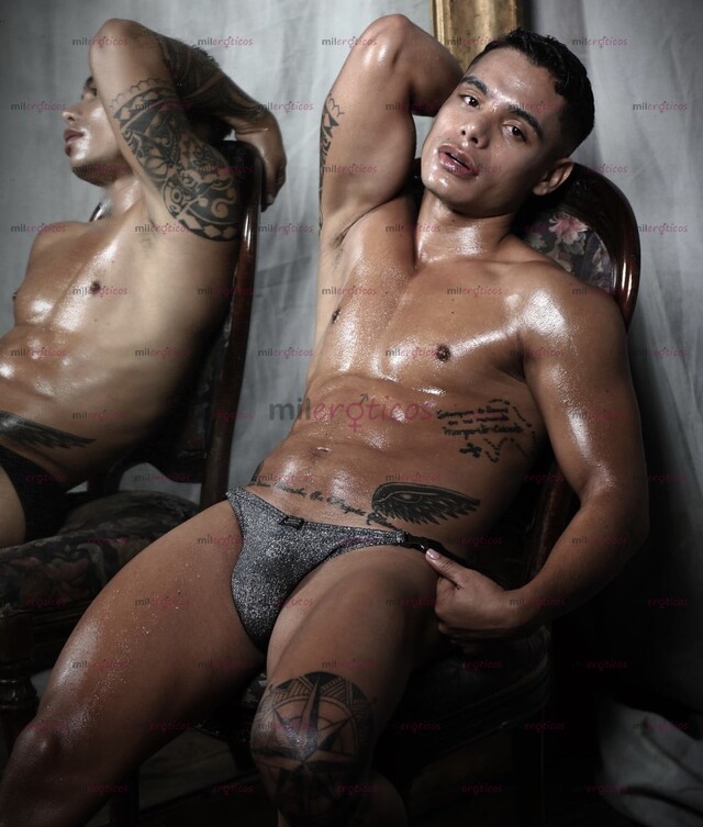 FOTOS DE JOVEN MASCULINO. MUY ARRECHO CON GANAS DE COMPLACERTE