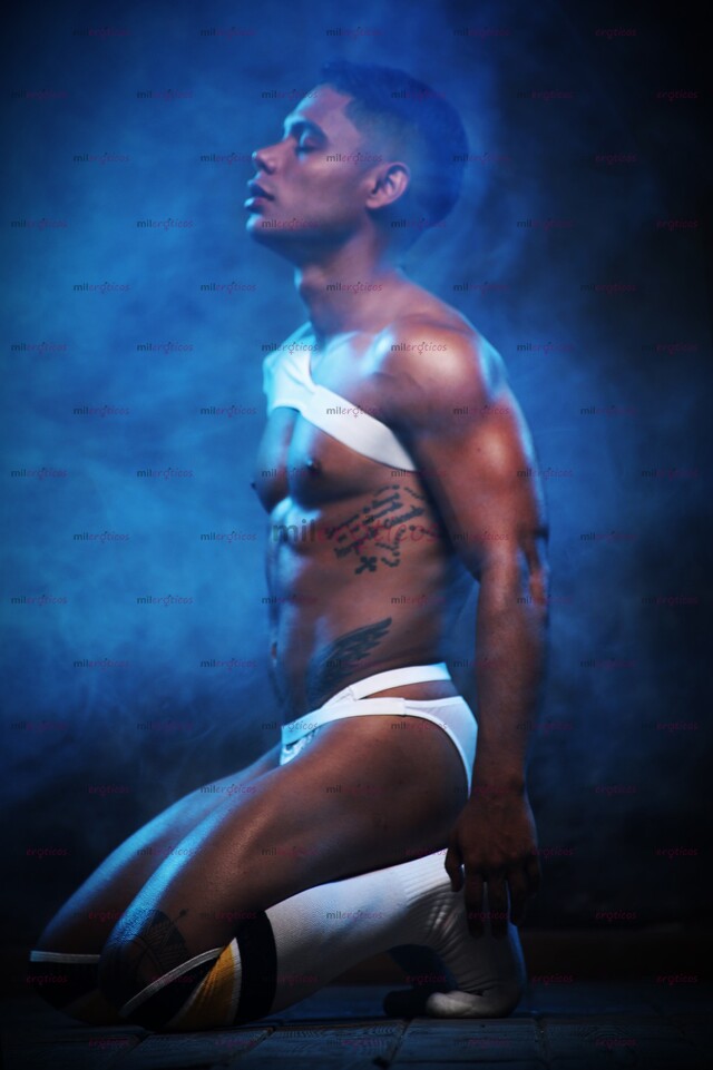 FOTOS DE JOVEN MASCULINO. MUY ARRECHO CON GANAS DE COMPLACERTE