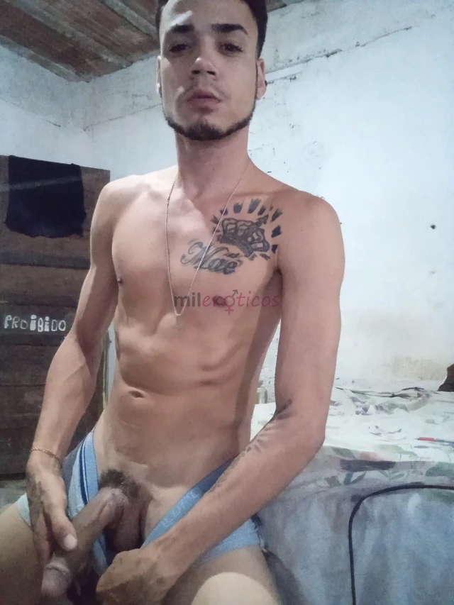 Iae dlc me chamo ricardo gaelsou moreno claro tenho 1 84 de altura 62 kg corpo definido 21 aninhos olhos claros e 23 cm de pau grosso acompanhante de...