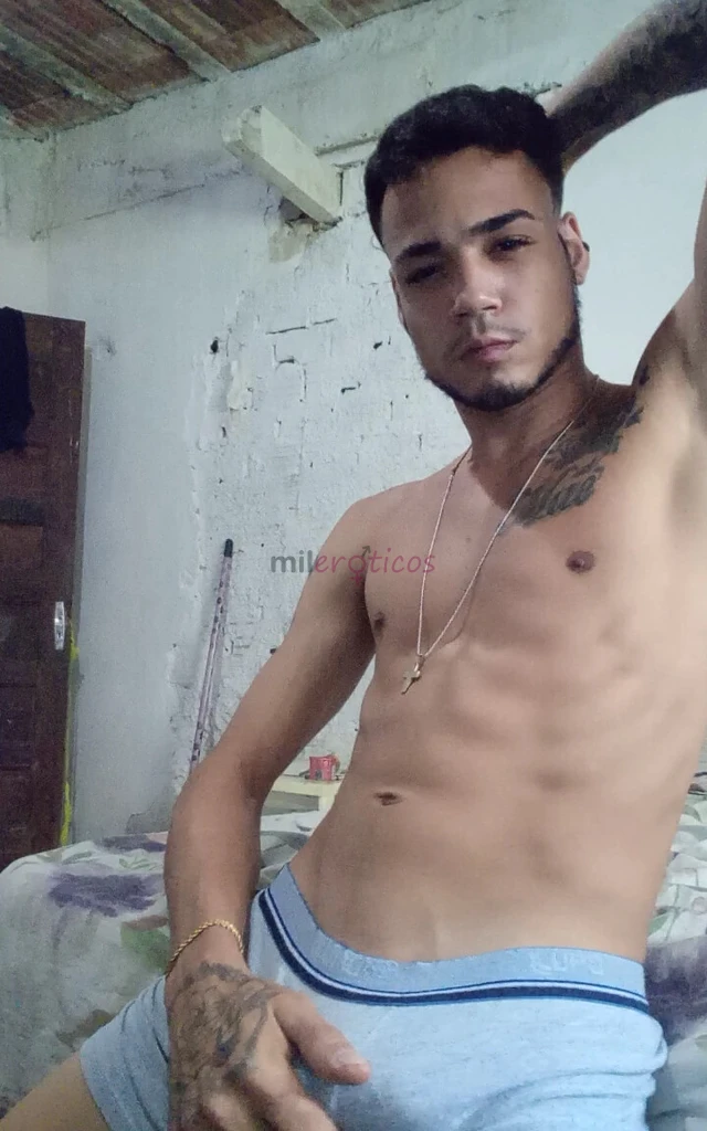 Iae dlc me chamo ricardo gaelsou moreno claro tenho 1 84 de altura 62 kg corpo definido 21 aninhos olhos claros e 23 cm de pau grosso acompanhante de...
