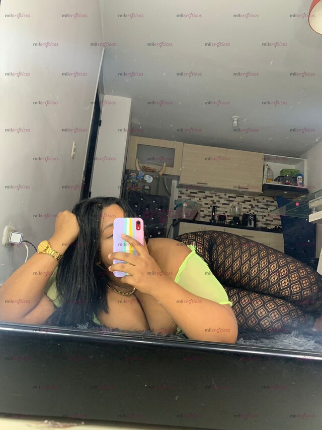 FOTOS DE PIEL CANELA DE GRANDES Y HERMOSOS SENOS ESPERANDO PARA CONSENTIRTE