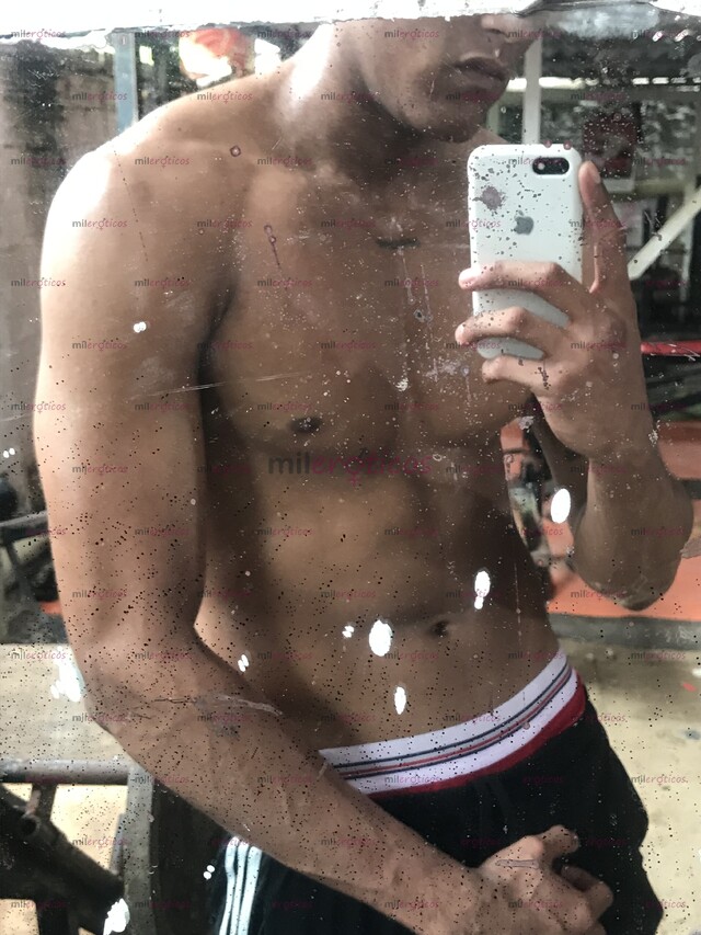 FOTOS DE SOY MORENO SUPER DOTADO ESTOY DISPUESTO A COMPLACERTE CON MI VRG LLENA DE LECHE