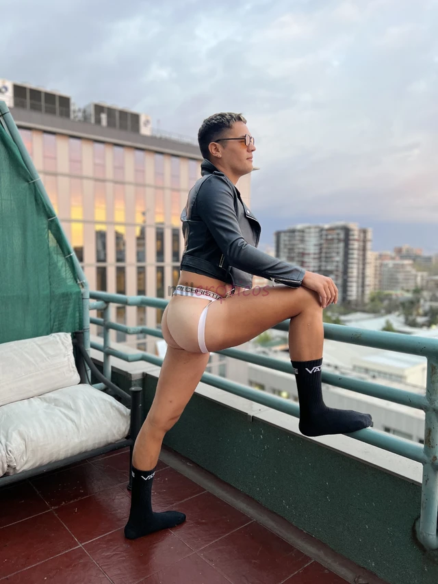 Amor primera vez en chile me quedo por muy poco dias me ubico en renaca hago hoteles y domicilio el servicio que brindo es convencional trato de novio...