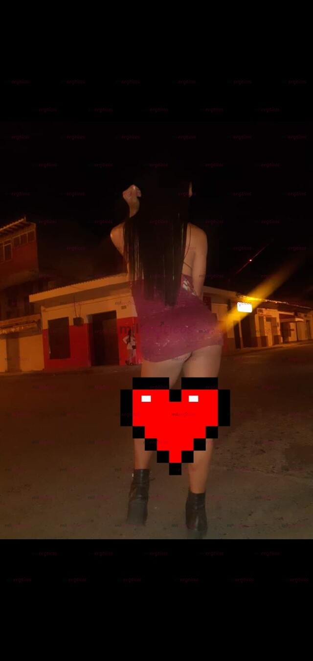 FOTOS DE HERMOSA JOVEN TRANSEXUAL DE CUERPO NATURAL