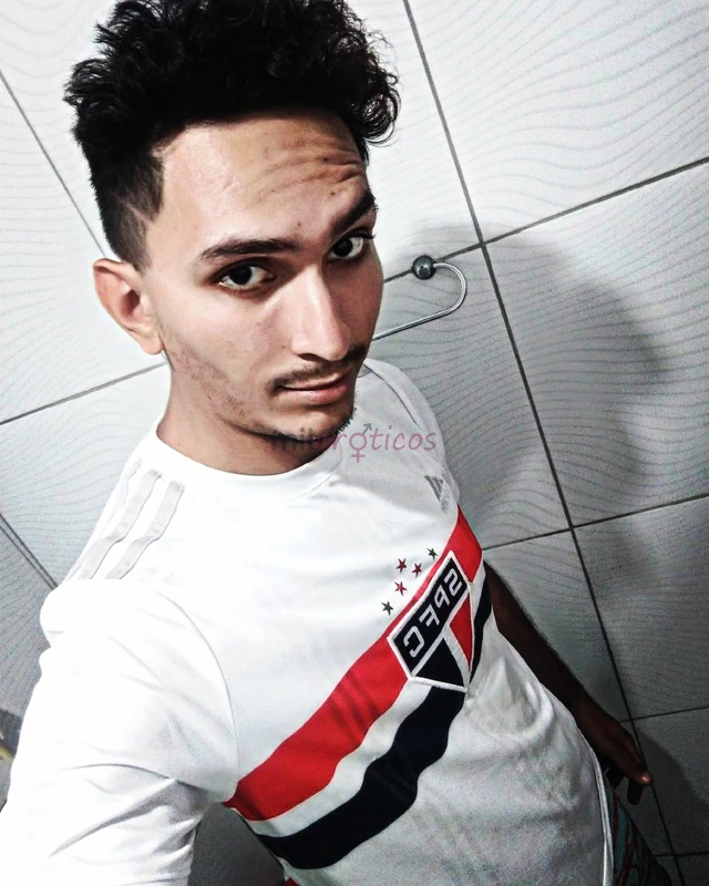Ola me chamo david tenho 26 anos ativo apaixonado por c ex mltr fab salva vidas 21 cm de pika grossa e envergada magro definido 1 m 91 cm altura atend...