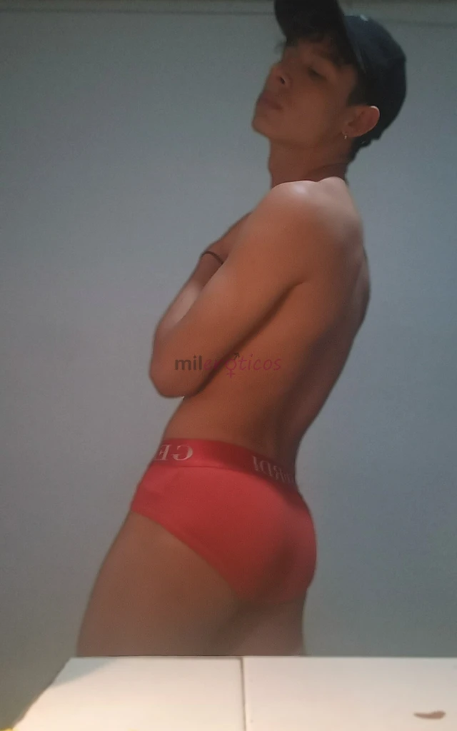 Me llamo alantengo 19solo hago oral me gusta el aseo hago esto para vivir vuelvo y repito solo sexo oral en el metro todo queda cerca soy muy educados...