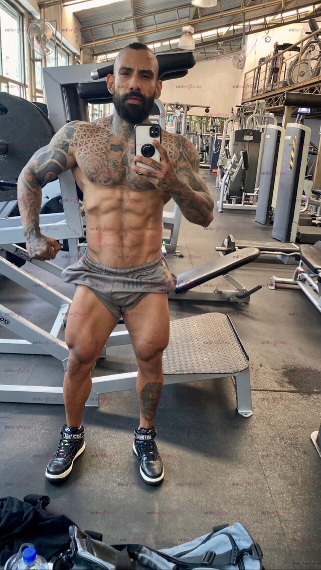 FOTOS DE DISPONIBLE LAS 24 HORAS COLOMBIANO DOTADO FITNES