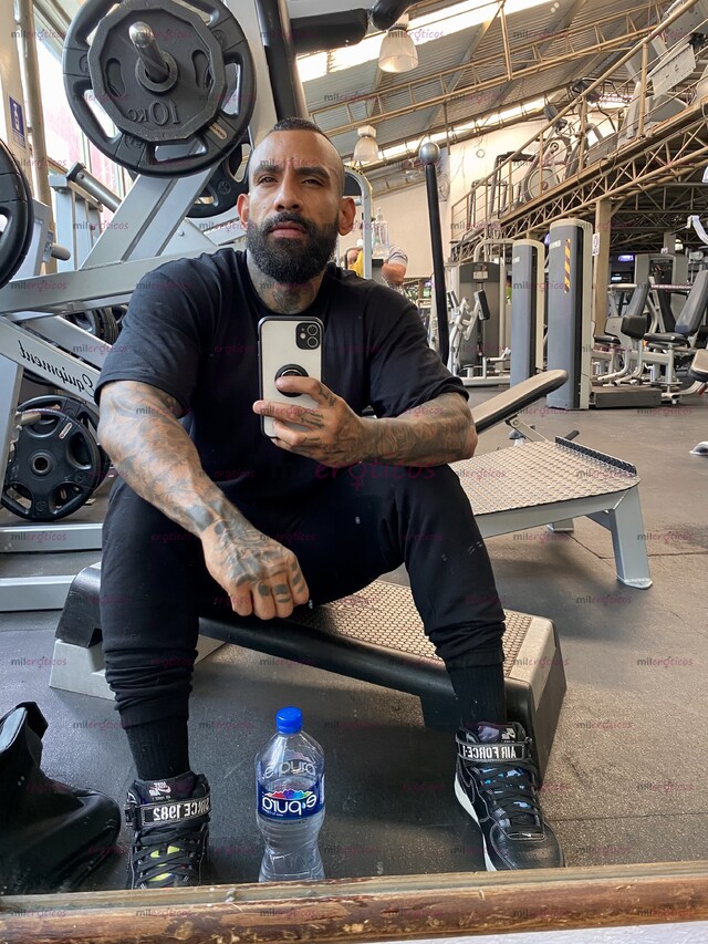 FOTOS DE DISPONIBLE LAS 24 HORAS COLOMBIANO DOTADO FITNES